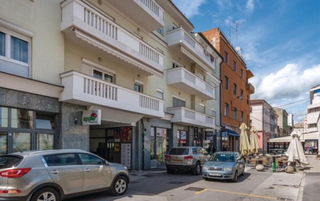 Apartment In The Center Of Pula Extérieur photo